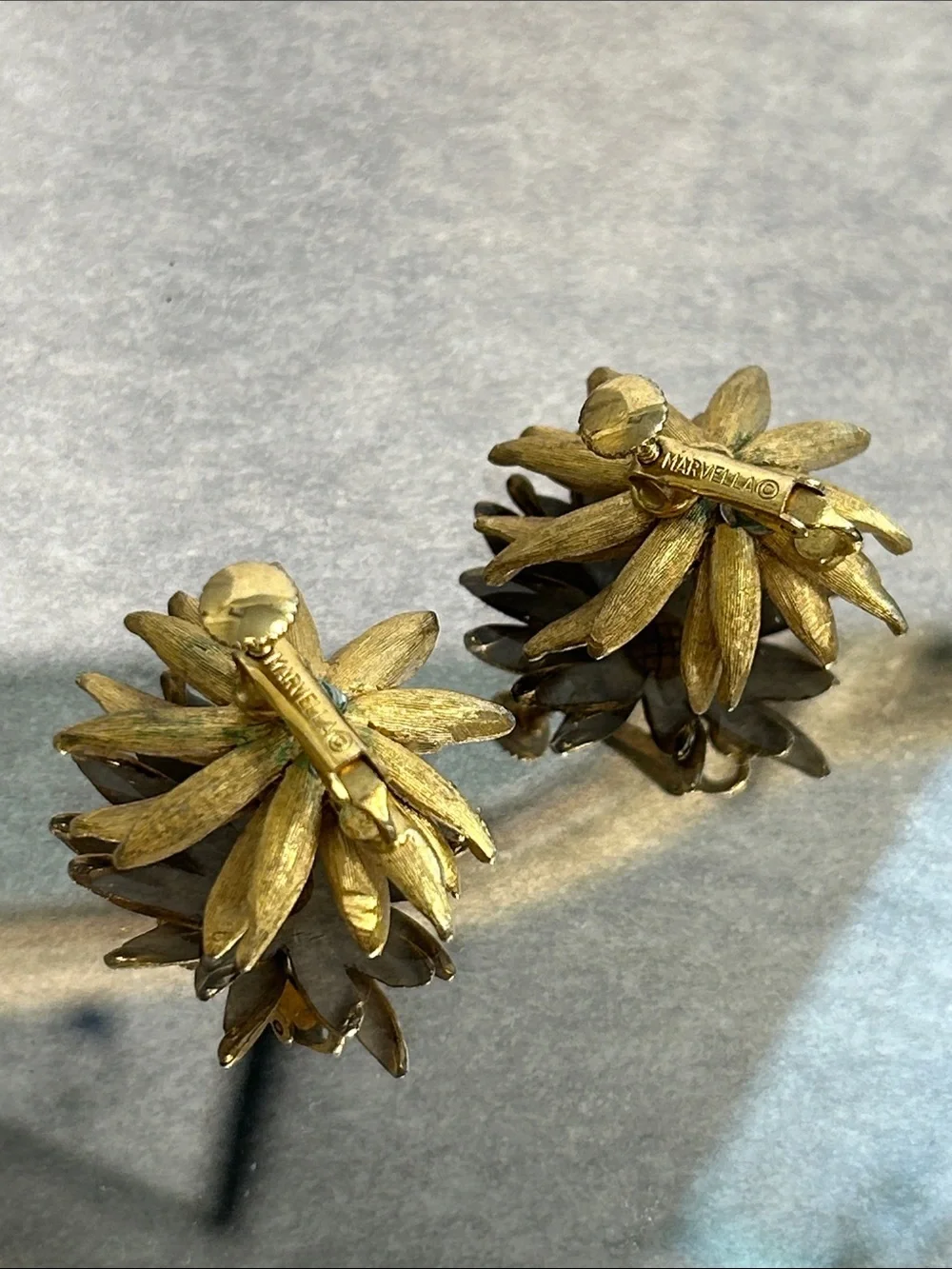 Vintage Marvella Gold-Tone White Daisy Clip-On Earrings - Women Jewelry